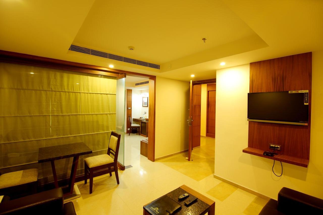 Hotel Hillway Park Kollam Exteriör bild