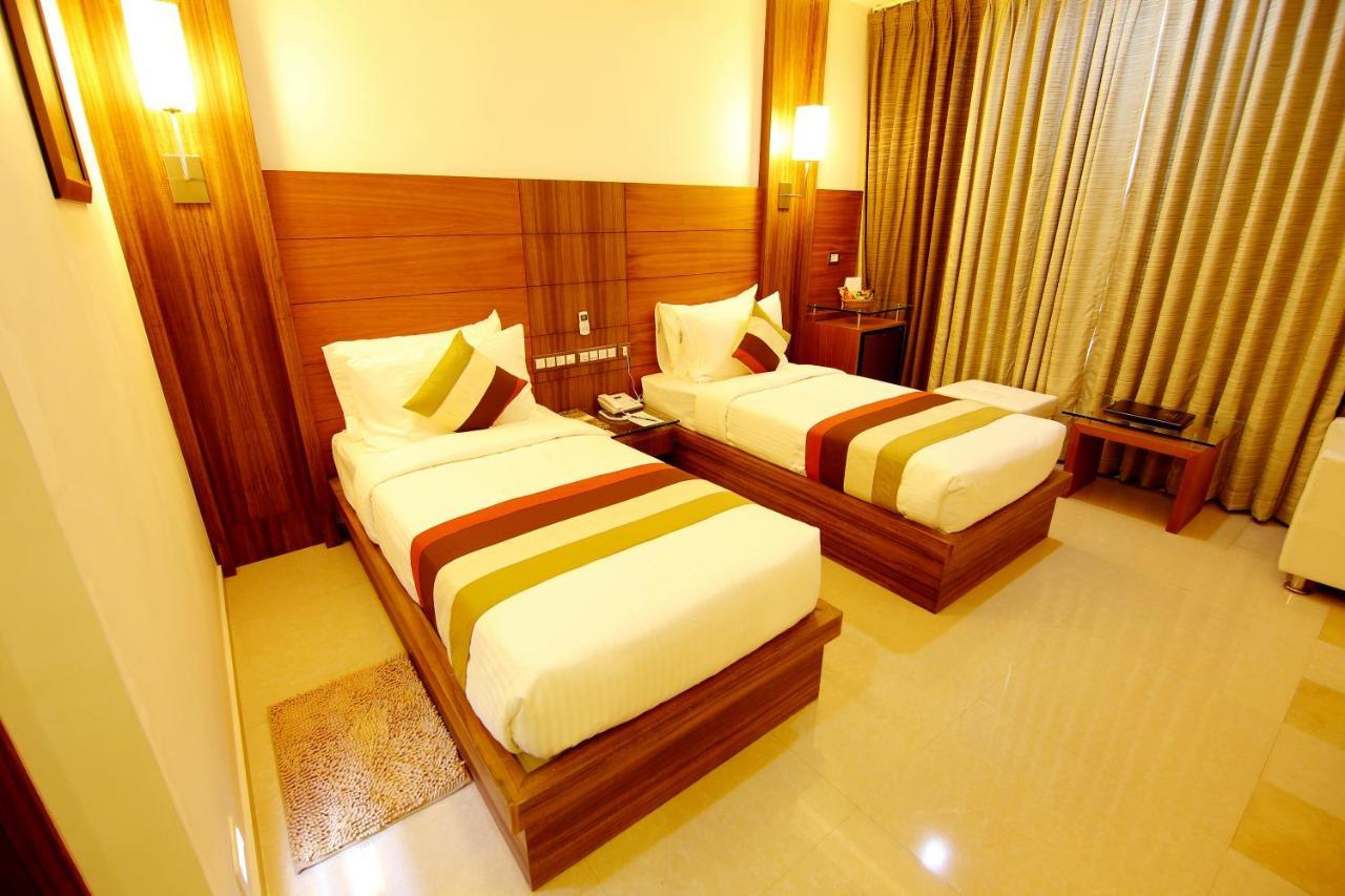 Hotel Hillway Park Kollam Exteriör bild