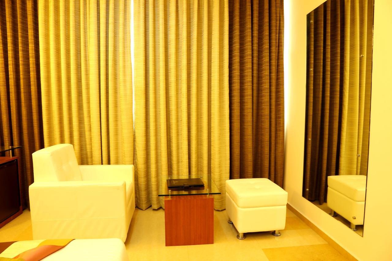 Hotel Hillway Park Kollam Exteriör bild
